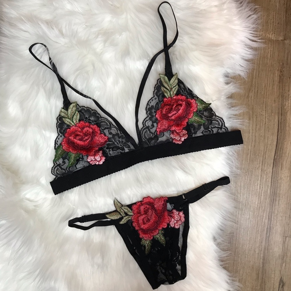 2 lace Bralettes Sets with flower embroidery 🌺 - Picture 2 of 8